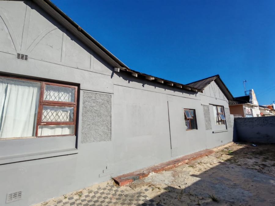 8 Bedroom Property for Sale in Sydenham Eastern Cape